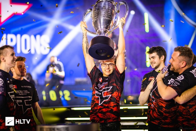 Xiaohu卢锡安圣枪巅峰输出 Light三杀收割战场 WBG3-2TES